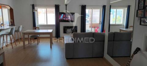 Apartamento t4 convertido  em t3 em feijó - laranjeiro