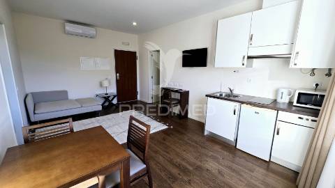 Estudio em condominio fechado com quarto independente