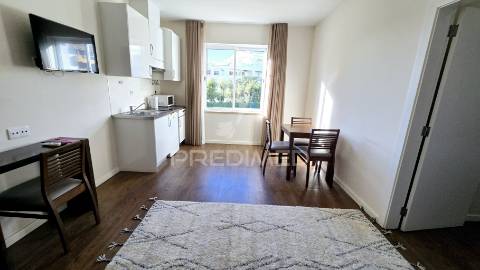 Estudio em condominio fechado com quarto independente