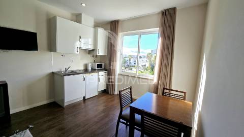 Estudio em condominio fechado com quarto independente