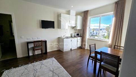 Estudio em condominio fechado com quarto independente