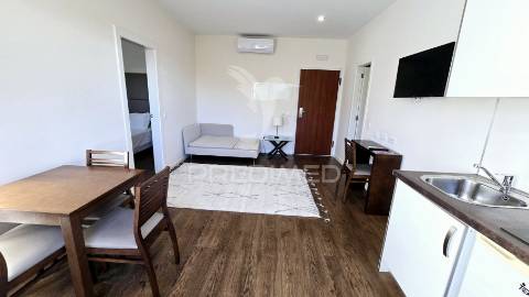 Estudio em condominio fechado com quarto independente