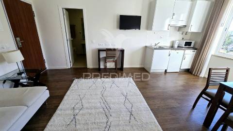 Estudio em condominio fechado com quarto independente