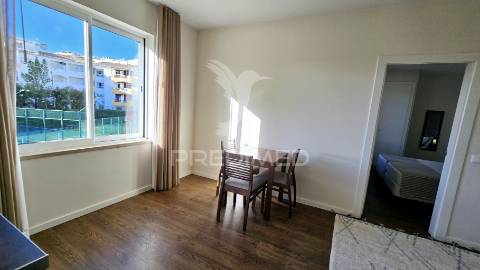 Estudio em condominio fechado com quarto independente