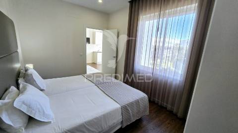 Estudio em condominio fechado com quarto independente