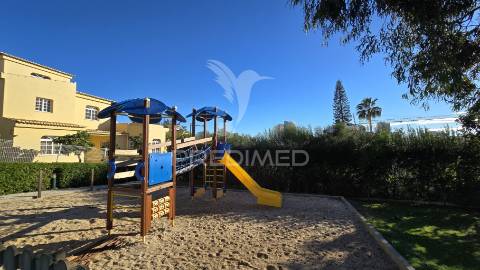 Estudio em condominio fechado com quarto independente