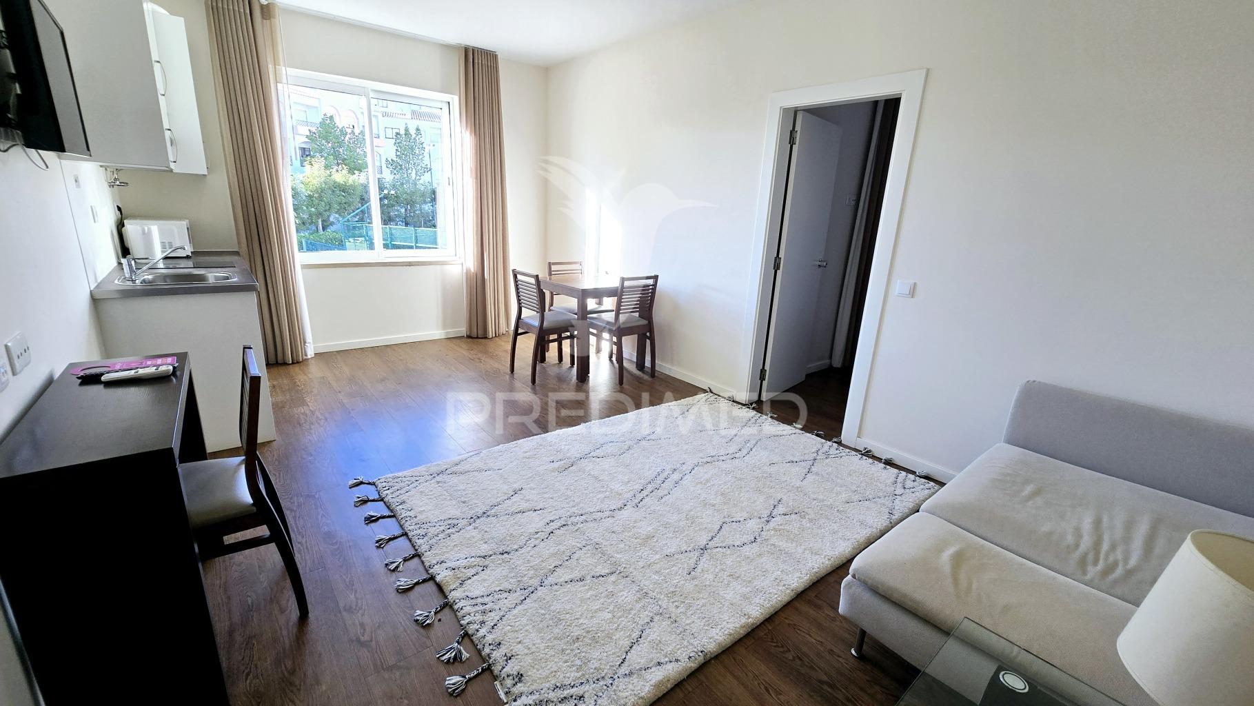 Estudio em condominio fechado com quarto independente