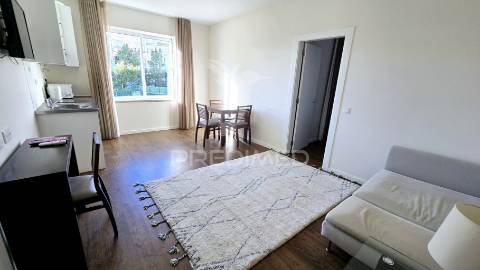 Estudio em condominio fechado com quarto independente