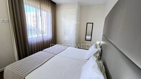 Estudio em condominio fechado com quarto independente