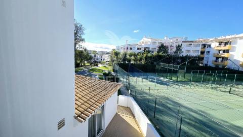 Estudio em condominio fechado com quarto independente