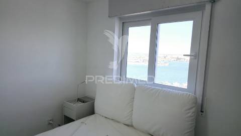 Fabulosa penthouse t2 c/ vista deslumbrante para o rio arade