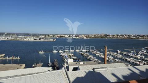 Fabulosa penthouse t2 c/ vista deslumbrante para o rio arade