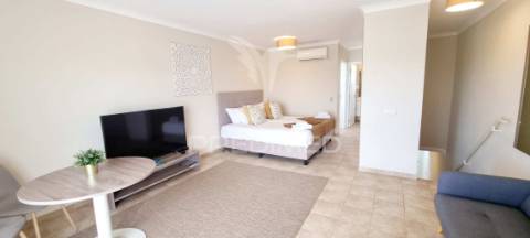 Apartamento t0 com amplo terraço, alta rentabiliadade!