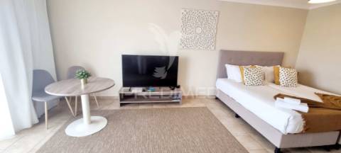 Apartamento t0 com amplo terraço, alta rentabiliadade!