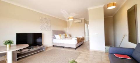 Apartamento t0 com amplo terraço, alta rentabiliadade!