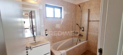 Apartamento t0 com amplo terraço, alta rentabiliadade!