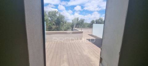 Apartamento t0 com amplo terraço, alta rentabiliadade!