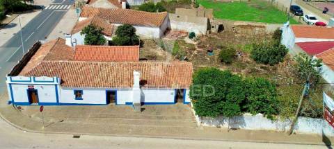 Moradia com comércio para recuperar