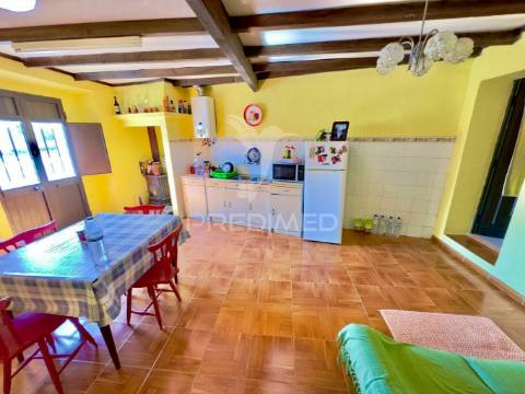 Moradia com comércio para recuperar