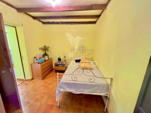 Moradia com comércio para recuperar