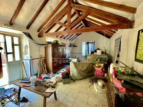 Moradia com comércio para recuperar