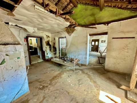 Moradia com comércio para recuperar