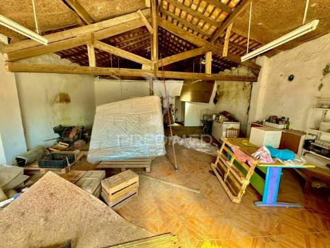 Moradia com comércio para recuperar