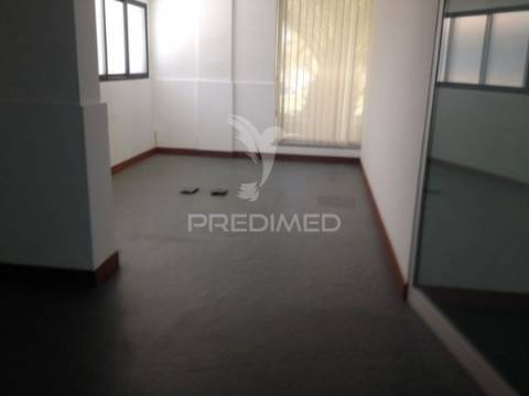 Escritório no centro da cidade de vila nova de gaia, porto