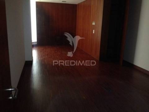 Escritório no centro da cidade de vila nova de gaia, porto