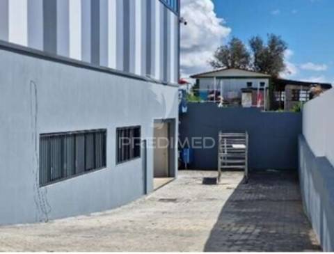 Armazem na zona industrial coca maravilhas, portimão