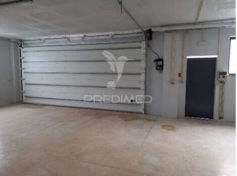 Armazem na zona industrial coca maravilhas, portimão