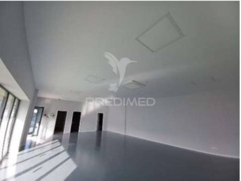 Espaço comercial no vale da arrancada,  r/c, zona industrial coca maravilhas, portimão