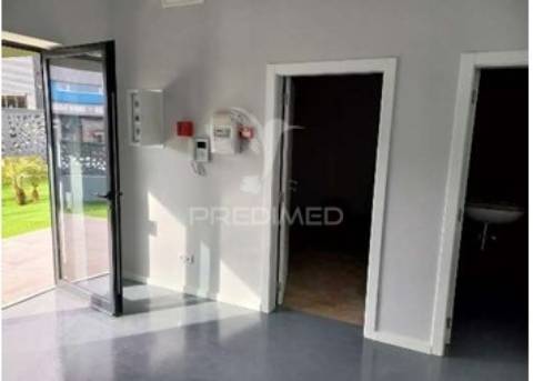 Espaço comercial no vale da arrancada,  r/c, zona industrial coca maravilhas, portimão