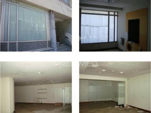 Estabelecimento comercial com 187 m² – localização central no porto