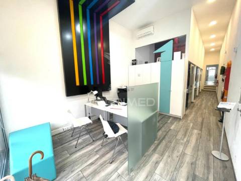 Espaço comercial com 121m2 no centro do carregado