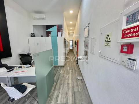 Espaço comercial com 121m2 no centro do carregado