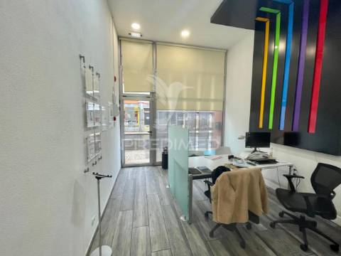 Espaço comercial com 121m2 no centro do carregado