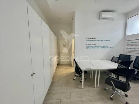 Espaço comercial com 121m2 no centro do carregado