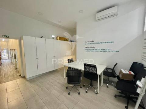 Espaço comercial com 121m2 no centro do carregado