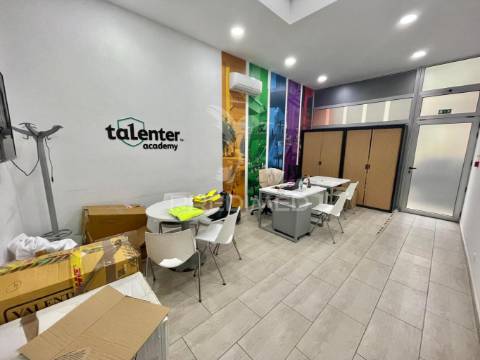 Espaço comercial com 121m2 no centro do carregado