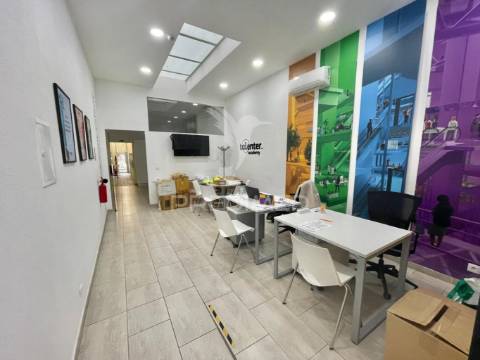 Espaço comercial com 121m2 no centro do carregado