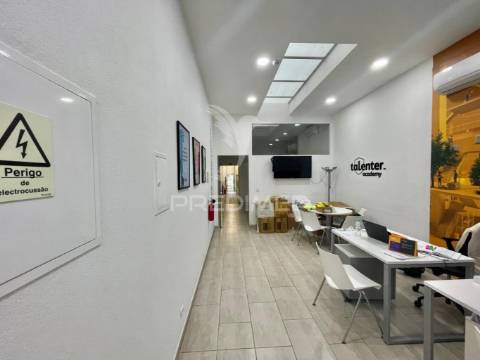 Espaço comercial com 121m2 no centro do carregado