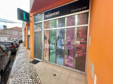 Espaço comercial com 121m2 no centro do carregado