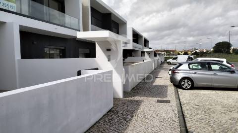Moradia entroncamento t4 com garagem