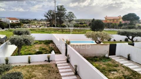 Moradia entroncamento t4 com garagem