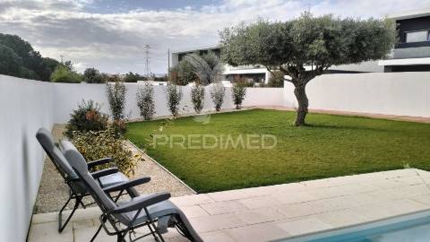 Moradia entroncamento t4 com garagem