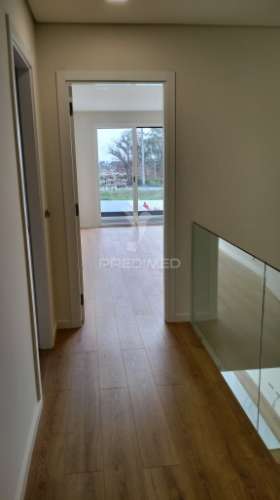 Moradia entroncamento t4 com garagem