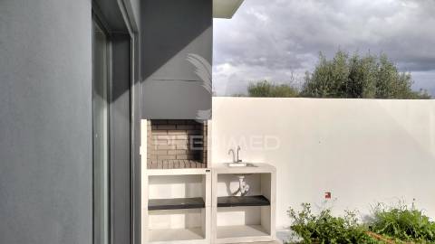 Moradia entroncamento t4 com garagem