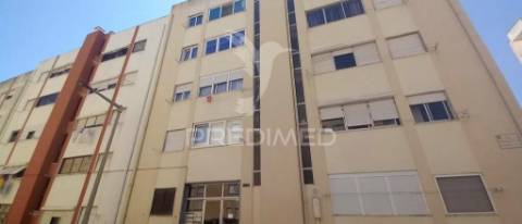 Apartamento t2 remodelado no carregado