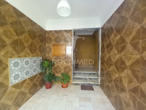 Apartamento t2 remodelado no carregado